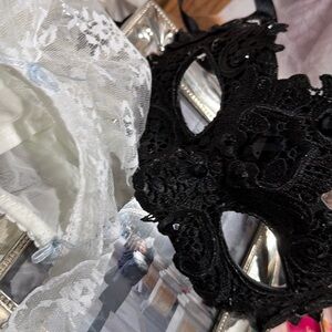 Elegant Black Lace Mask 🖤